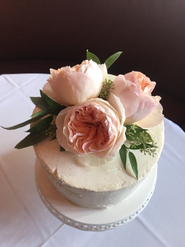 Cake with Garden Roses