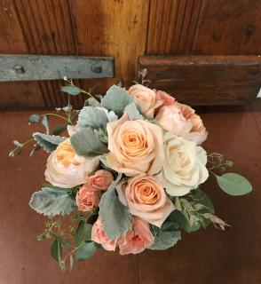 Peachy Keen Bridesmaids\' Bouquet
