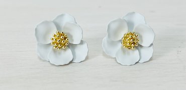 Zenzii Flower Stud Earrings- White