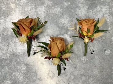 Nicole\'s Wedding Boutonnieres
