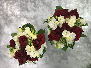 Romantic Reds Bridesmaids\' Bouquets